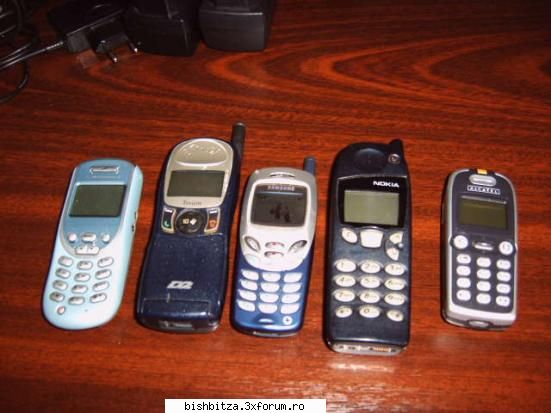 vand urma toarele telefoane : 

1. motorola t 192 - 700 mii lei vechi ( 70 ron )
2. mitsubishi trium
