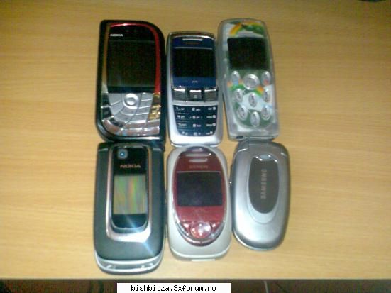 nokia 3200, ecran color, camera radio, pret 130 lei;
nokia 7610, card 512 mb, camera 1.3 mp, mp3,