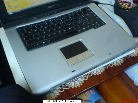 vand laptop foto noua