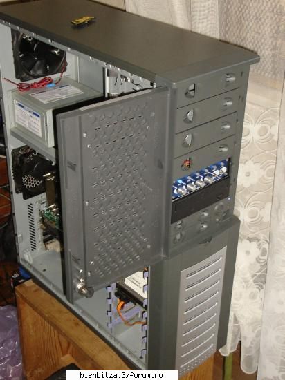 Poze Cu Calculatoarele Voastre - Curand va urma si un pic de wire-management - Probleme si discutii Hardware