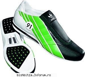 cumpar o pereche de papuci Adidas Porche Edition - marimea 42, vreau modelul din poza, dau pe ei - Diverse