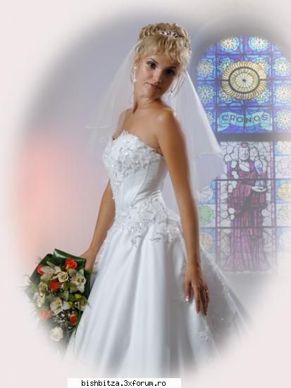 vand rochie de mireasa, manusi, posetuta. tel 0724 00 66 52  dupa data de 19 august, ptr miri