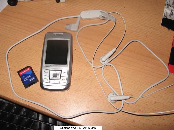 vand samsung E250 - are casti , card 64 mb, incarcator, are mici - Telefoane GSM, CDMA, PDA, etc